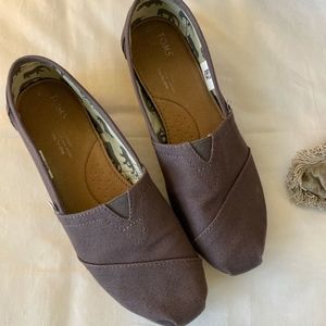 TOMS Classic Canvas Slip-On Ash Size 8W